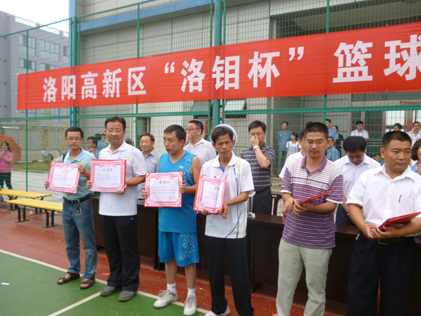 老司机黄色视频籃球隊參加高新區籃球比賽，獲前八榮譽