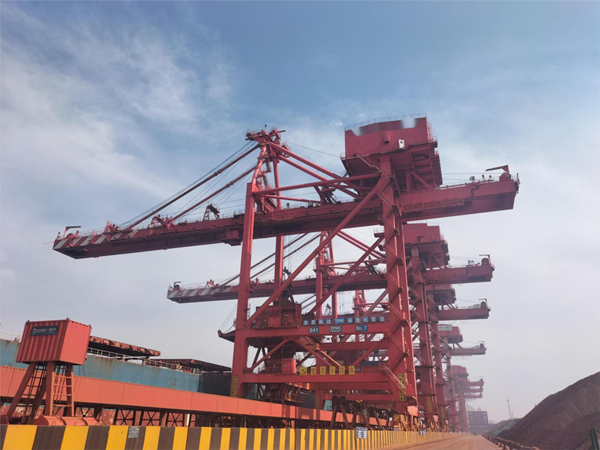 港口智慧化 提效又安全 | 老司机黄色视频為山東港口集團港機提升老司机黄色激情视频安全生產保駕護航！